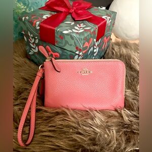 Coach Leather Whistle Wallet With Hang Tag And Gold Hardware Pink/Gold